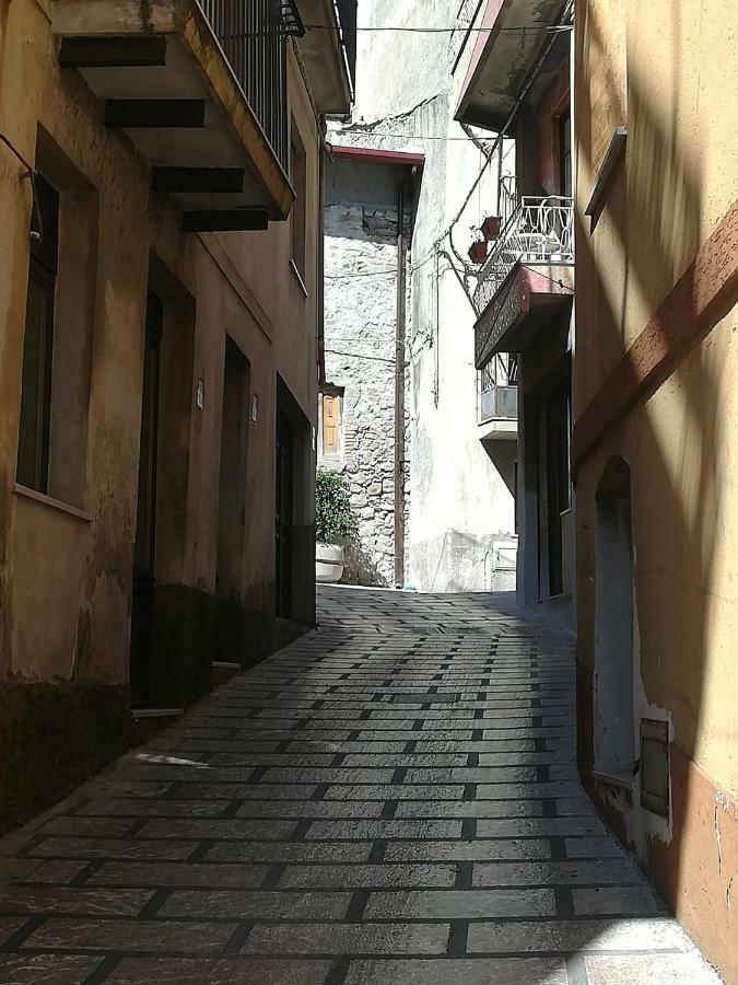 Gole Alcantara Gloria Graniti