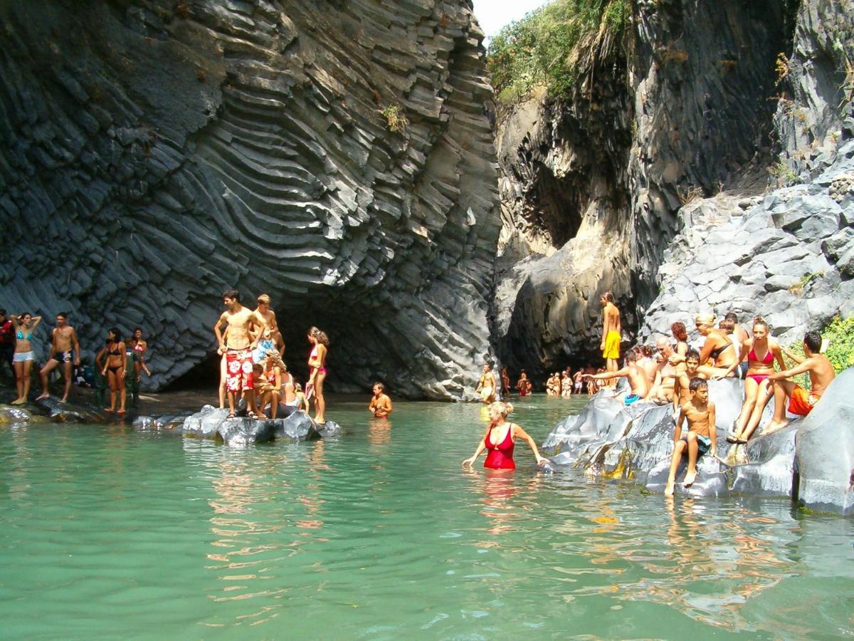 Gole Alcantara Gloria Graniti